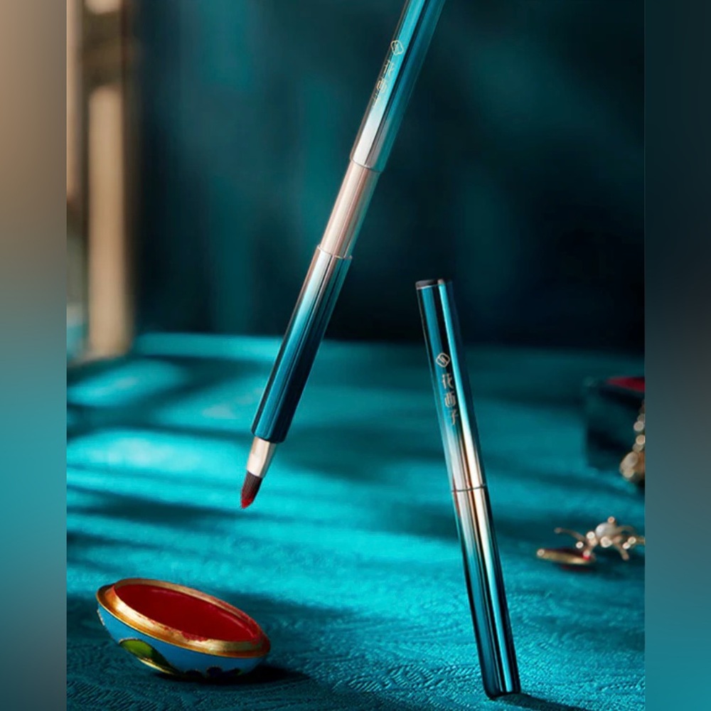 FLORASIS🌸 Lip Brush- retractable